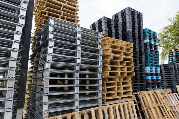 Plastic Pallets Or Wood Pallets, Which Ones Are Better?